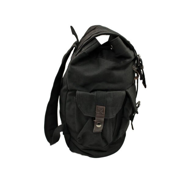 MOCHILA CON BOLSILLO DELANTERO  Y CORREAS NEGRA - Imagen 2