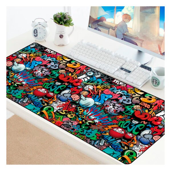 MOUSEPAD GRAFFITI DBLUE 900X400X2MM, SUPERFICIE SUAVE, ALTA ELASTICIDAD, GOMA ANTIDESLIZANTE, RESISTENTE A LIQUIDOS. - Imagen 5